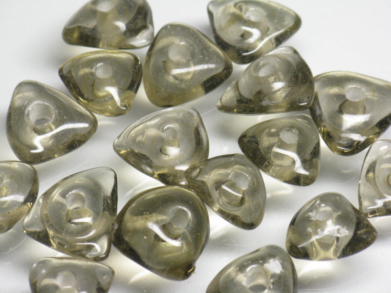 TOKO-BEADS AG039-61P Triangle bead (50pcs) 9.5~12.5mm AG039-61P トライアングルビーズ（50個パック） 9.5~12.5mm Asian bead & African bead  Handmade,Lampeork,bead,asia,india,ethnic,parts,accessory,beads とんぼ玉,ビーズ,トンボ玉,アジア,インド,エスニック,手作り,パーツ,アクセサリー