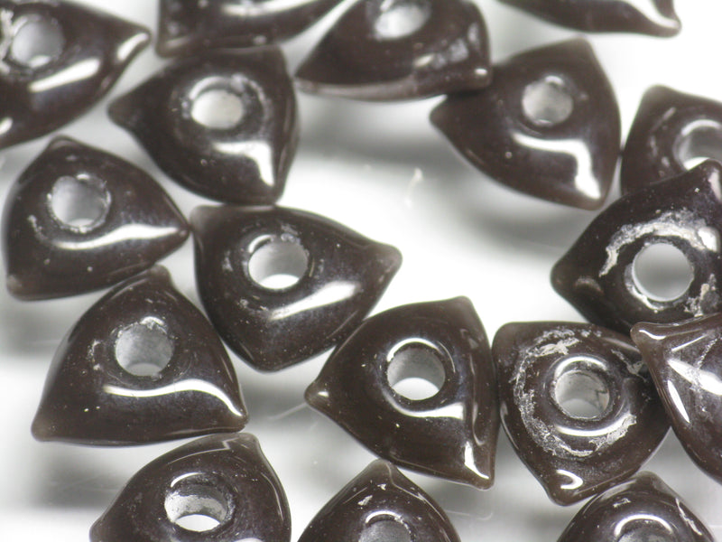 TOKO-BEADS AG039-62P Triangle bead (50pcs) 10~11mm AG039-62P トライアングルビーズ（50個パック） 10~11mm Asian bead & African bead  Handmade,Lampeork,bead,asia,india,ethnic,parts,accessory,beads とんぼ玉,ビーズ,トンボ玉,アジア,インド,エスニック,手作り,パーツ,アクセサリー