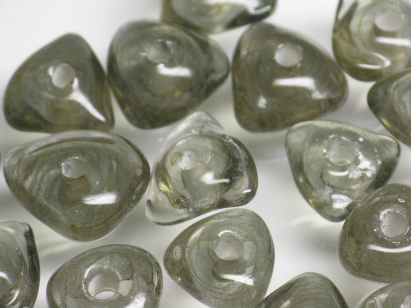 TOKO-BEADS AG039-63P Triangle bead (50pcs) 10~11mm AG039-63P トライアングルビーズ（50個パック） 10~11mm Asian bead & African bead  Handmade,Lampeork,bead,asia,india,ethnic,parts,accessory,beads とんぼ玉,ビーズ,トンボ玉,アジア,インド,エスニック,手作り,パーツ,アクセサリー