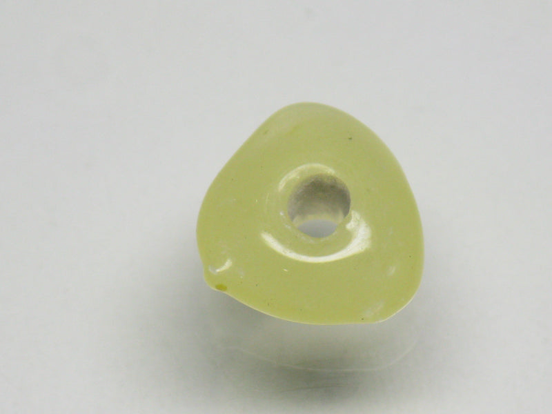 TOKO-BEADS AG039-33S Triangle bead 9~10mm AG039-33S トライアングルビーズ 9~10mm Asian bead & African bead  Handmade,Lampeork,bead,asia,india,ethnic,parts,accessory,beads とんぼ玉,ビーズ,トンボ玉,アジア,インド,エスニック,手作り,パーツ,アクセサリー