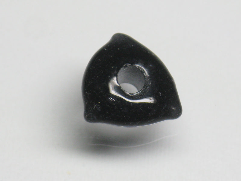 TOKO-BEADS AG039-67S Triangle bead 10~11mm AG039-67S トライアングルビーズ 10~11mm Asian bead & African bead  Handmade,Lampeork,bead,asia,india,ethnic,parts,accessory,beads とんぼ玉,ビーズ,トンボ玉,アジア,インド,エスニック,手作り,パーツ,アクセサリー