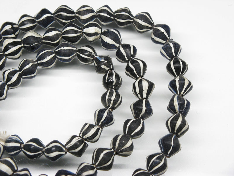 TOKO-BEADS AG047-13N Old Candy Glass bead (strand) 8~9mm AG047-13N オールドキャンディビーズ（連） 8~9mm Asian bead & African bead  Handmade,Lampeork,bead,asia,india,ethnic,parts,accessory,beads とんぼ玉,ビーズ,トンボ玉,アジア,インド,エスニック,手作り,パーツ,アクセサリー