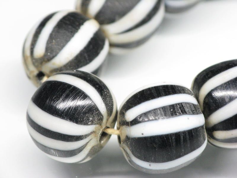 TOKO-BEADS AG047-32N Old Candy Glass bead (strand) 15mm AG047-32N オールドキャンディビーズ（連） 15mm Asian bead & African bead  Handmade,Lampeork,bead,asia,india,ethnic,parts,accessory,beads とんぼ玉,ビーズ,トンボ玉,アジア,インド,エスニック,手作り,パーツ,アクセサリー