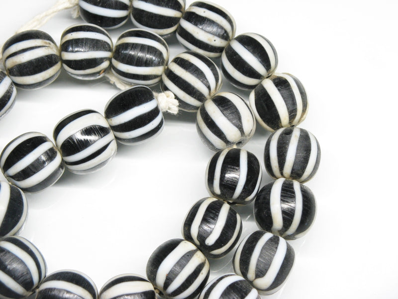 TOKO-BEADS AG047-32N Old Candy Glass bead (strand) 15mm AG047-32N オールドキャンディビーズ（連） 15mm Asian bead & African bead  Handmade,Lampeork,bead,asia,india,ethnic,parts,accessory,beads とんぼ玉,ビーズ,トンボ玉,アジア,インド,エスニック,手作り,パーツ,アクセサリー