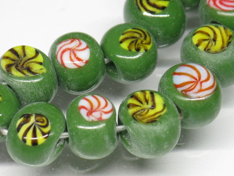 TOKO-BEADS AG068-15N Glass bead (strand) 10~12mm AG068-15N 丸型絵柄フラットビーズ（連） 10~12mm Asian bead & African bead  Handmade,Lampeork,bead,asia,india,ethnic,parts,accessory,beads とんぼ玉,ビーズ,トンボ玉,アジア,インド,エスニック,手作り,パーツ,アクセサリー
