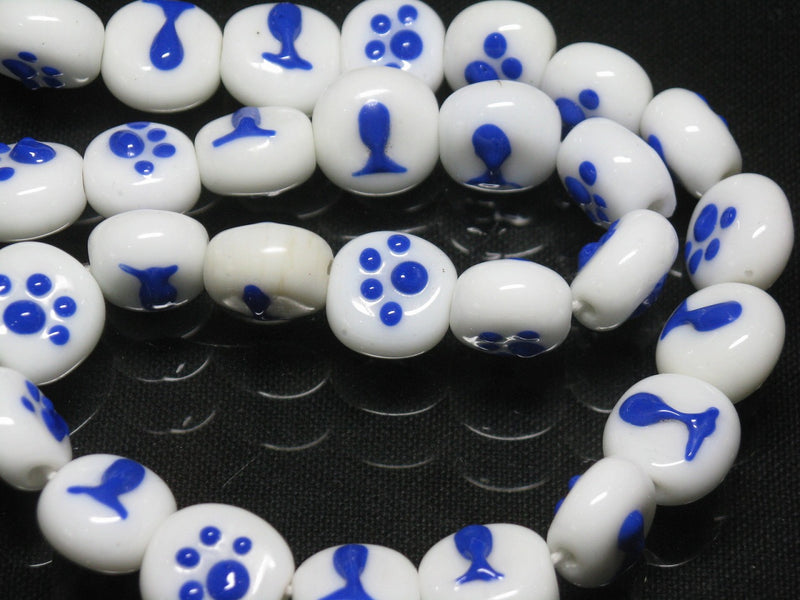 TOKO-BEADS AG073-03N Paw pad & Fish glass bead (strand) 14~16mm AG073-03N 肉球と魚柄ビーズ（連） 14~16mm Asian bead & African bead  Handmade,Lampeork,bead,asia,india,ethnic,parts,accessory,beads とんぼ玉,ビーズ,トンボ玉,アジア,インド,エスニック,手作り,パーツ,アクセサリー
