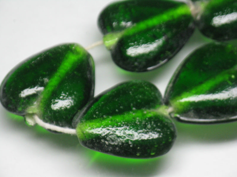 TOKO-BEADS AG074-62N Heart shaped flat glass bead (strand) 25~26mm AG074-62N ハート型フラットビーズ（連） 25~26mm Asian bead & African bead  Handmade,Lampeork,bead,asia,india,ethnic,parts,accessory,beads とんぼ玉,ビーズ,トンボ玉,アジア,インド,エスニック,手作り,パーツ,アクセサリー