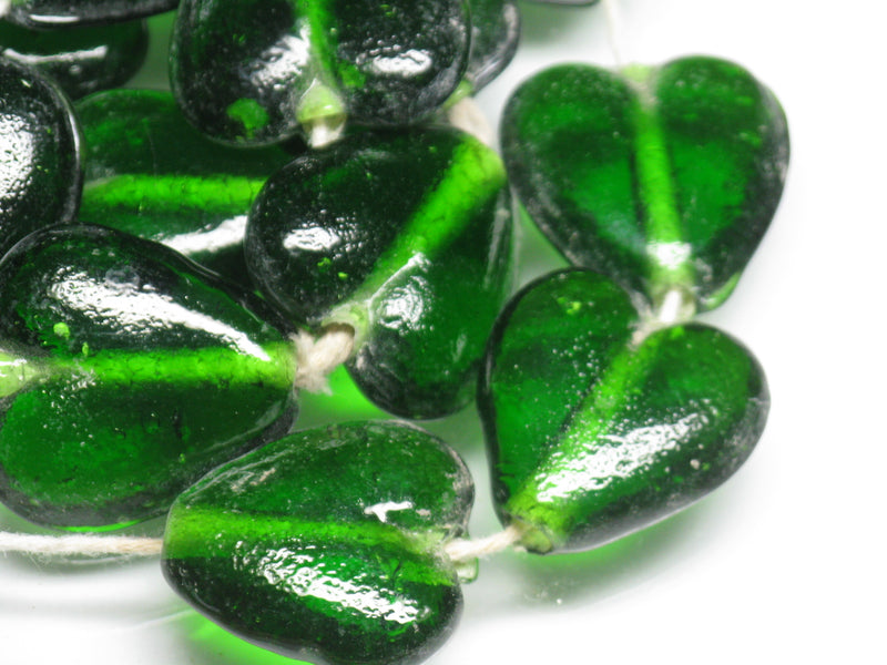 TOKO-BEADS AG074-62N Heart shaped flat glass bead (strand) 25~26mm AG074-62N ハート型フラットビーズ（連） 25~26mm Asian bead & African bead  Handmade,Lampeork,bead,asia,india,ethnic,parts,accessory,beads とんぼ玉,ビーズ,トンボ玉,アジア,インド,エスニック,手作り,パーツ,アクセサリー