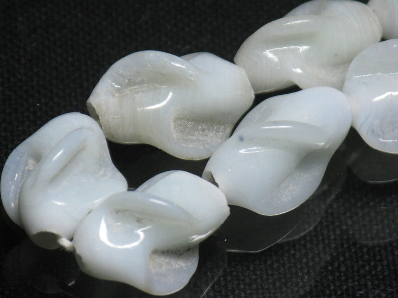 TOKO-BEADS AG087-07N Glass bead (strand) 11~13mm AG087-07N トゥイストビーズ（連） 11~13mm Asian bead & African bead  Handmade,Lampeork,bead,asia,india,ethnic,parts,accessory,beads とんぼ玉,ビーズ,トンボ玉,アジア,インド,エスニック,手作り,パーツ,アクセサリー