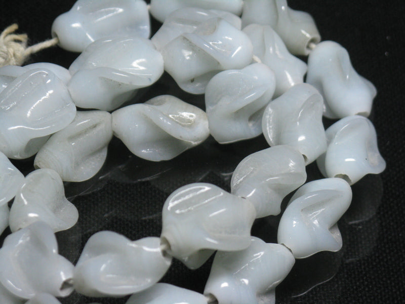 TOKO-BEADS AG087-07N Glass bead (strand) 11~13mm AG087-07N トゥイストビーズ（連） 11~13mm Asian bead & African bead  Handmade,Lampeork,bead,asia,india,ethnic,parts,accessory,beads とんぼ玉,ビーズ,トンボ玉,アジア,インド,エスニック,手作り,パーツ,アクセサリー