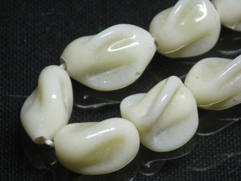TOKO-BEADS AG087-08N Glass bead (strand) 10~13mm AG087-08N トゥイストビーズ（連） 10~13mm Asian bead & African bead  Handmade,Lampeork,bead,asia,india,ethnic,parts,accessory,beads とんぼ玉,ビーズ,トンボ玉,アジア,インド,エスニック,手作り,パーツ,アクセサリー