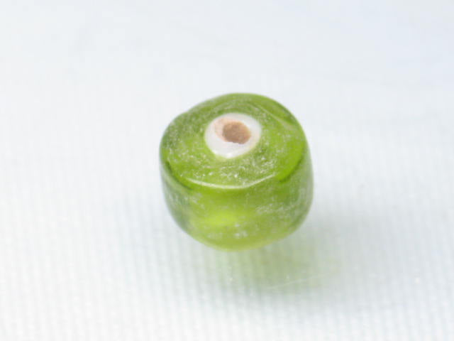 TOKO-BEADS AG932-11 White Heart bead 7.5mm AG932-11 ホワイトハートビーズ 7.5mm Asian bead & African bead  Handmade,Lampeork,bead,asia,india,ethnic,parts,accessory,beads とんぼ玉,ビーズ,トンボ玉,アジア,インド,エスニック,手作り,パーツ,アクセサリー