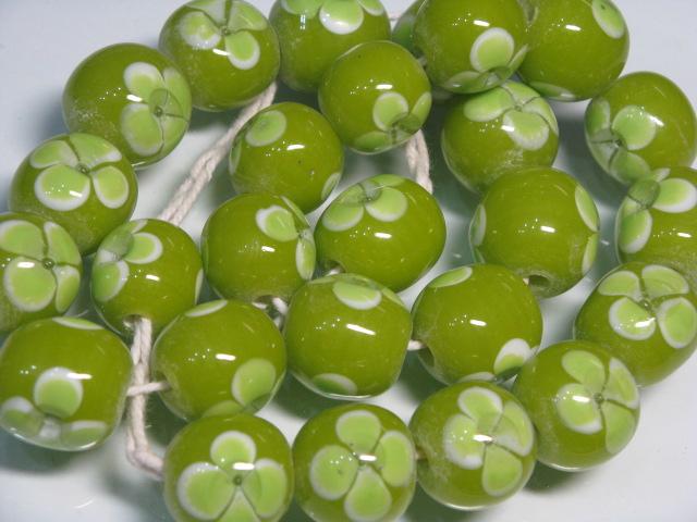 TOKO-BEADS AG945N-14 Glass bead (strand) 16~19mm AG945N-14 フラワービーズ（大）（連） 16~19mm Asian bead & African bead  Handmade,Lampeork,bead,asia,india,ethnic,parts,accessory,beads とんぼ玉,ビーズ,トンボ玉,アジア,インド,エスニック,手作り,パーツ,アクセサリー