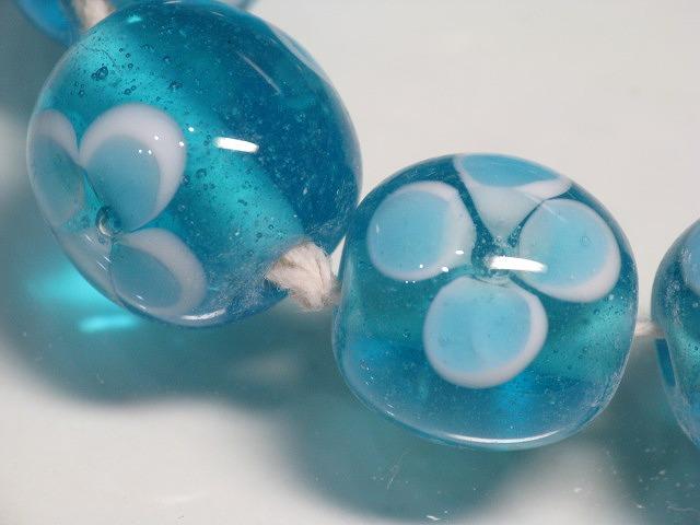 TOKO-BEADS AG945N-18 Glass bead (strand) 16~19mm AG945N-18 フラワービーズ（大）（連） 16~19mm Asian bead & African bead  Handmade,Lampeork,bead,asia,india,ethnic,parts,accessory,beads とんぼ玉,ビーズ,トンボ玉,アジア,インド,エスニック,手作り,パーツ,アクセサリー
