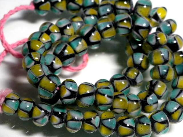 | TOKO-BEADS |AG957N-05 モザイクとんぼ玉（連） 9~10mmとんぼ玉,ビーズ,トンボ玉,アジア,インド,エスニック,手作り,パーツ,アクセサリー