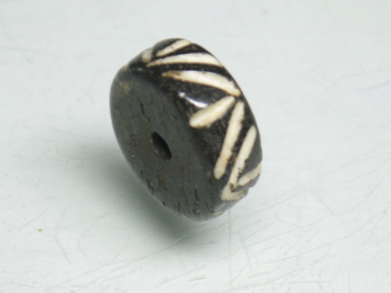 TOKO-BEADS BB013 Bone bead 15mm BB013 ボーンビーズ 15mm Asian bead & African bead  Handmade,Lampeork,bead,asia,india,ethnic,parts,accessory,beads とんぼ玉,ビーズ,トンボ玉,アジア,インド,エスニック,手作り,パーツ,アクセサリー