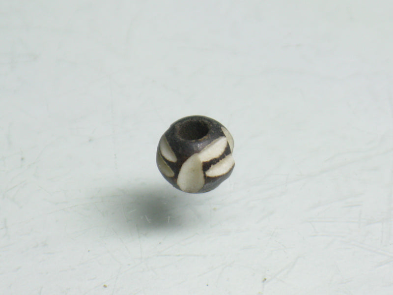 TOKO-BEADS BB027 Bone bead 6mm BB027 ボーンビーズ 6mm Asian bead & African bead  Handmade,Lampeork,bead,asia,india,ethnic,parts,accessory,beads とんぼ玉,ビーズ,トンボ玉,アジア,インド,エスニック,手作り,パーツ,アクセサリー