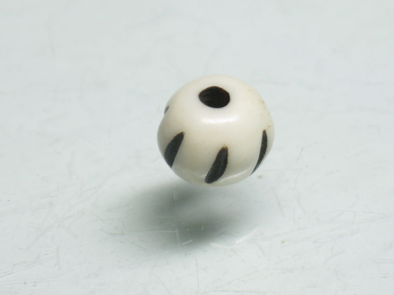 TOKO-BEADS BB109-07 Bone bead 7.5mm BB109-07 ボーンビーズ 7.5mm Asian bead & African bead  Handmade,Lampeork,bead,asia,india,ethnic,parts,accessory,beads とんぼ玉,ビーズ,トンボ玉,アジア,インド,エスニック,手作り,パーツ,アクセサリー