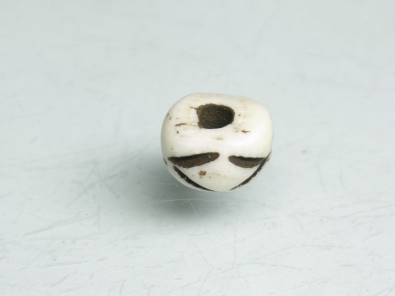 TOKO-BEADS BB109-33S Bone bead 8mm BB109-33S ボーンビーズ 8mm Asian bead & African bead  Handmade,Lampeork,bead,asia,india,ethnic,parts,accessory,beads とんぼ玉,ビーズ,トンボ玉,アジア,インド,エスニック,手作り,パーツ,アクセサリー