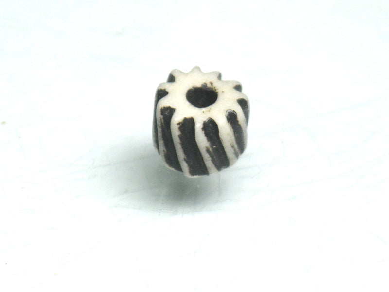 TOKO-BEADS BB109-37S Bone bead 7.5mm BB109-37S ボーンビーズ 7.5mm Asian bead & African bead  Handmade,Lampeork,bead,asia,india,ethnic,parts,accessory,beads とんぼ玉,ビーズ,トンボ玉,アジア,インド,エスニック,手作り,パーツ,アクセサリー