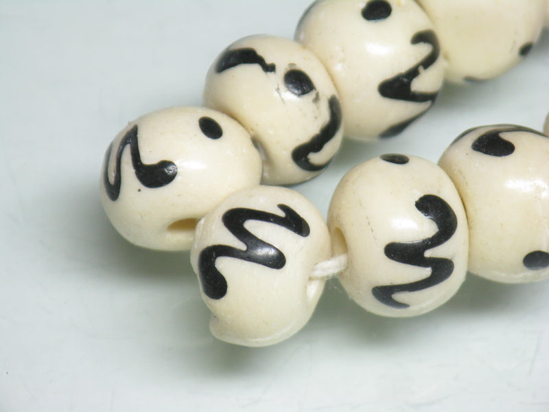 TOKO-BEADS BB110-33N Bone bead (strand) 12mm BB110-33N ボーンビーズ（連） 12mm Asian bead & African bead  Handmade,Lampeork,bead,asia,india,ethnic,parts,accessory,beads とんぼ玉,ビーズ,トンボ玉,アジア,インド,エスニック,手作り,パーツ,アクセサリー
