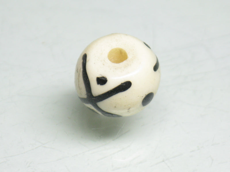TOKO-BEADS BB110-35S Bone bead 12mm BB110-35S ボーンビーズ 12mm Asian bead & African bead  Handmade,Lampeork,bead,asia,india,ethnic,parts,accessory,beads とんぼ玉,ビーズ,トンボ玉,アジア,インド,エスニック,手作り,パーツ,アクセサリー
