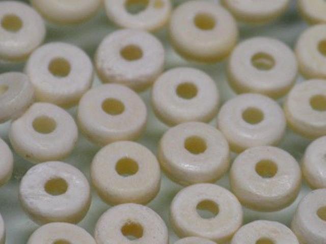 TOKO-BEADS BB111S-17 Bone Seed bead 5.5mm BB111S-17 ボーンシードビーズ 5.5mm Asian bead & African bead  Handmade,Lampeork,bead,asia,india,ethnic,parts,accessory,beads とんぼ玉,ビーズ,トンボ玉,アジア,インド,エスニック,手作り,パーツ,アクセサリー
