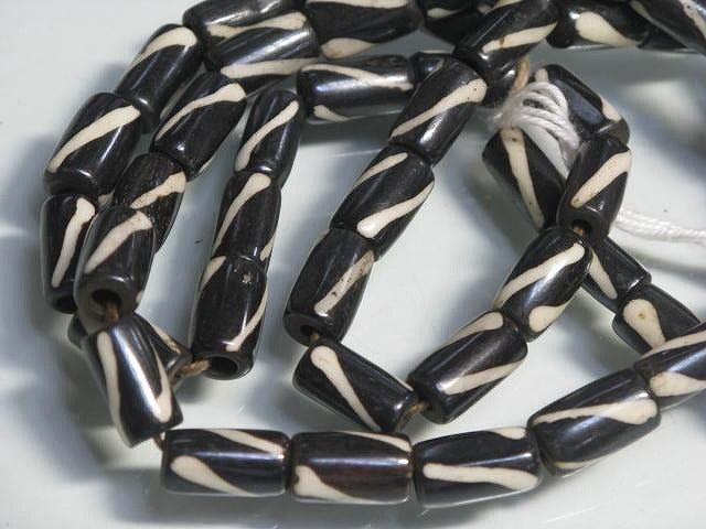 TOKO-BEADS BB114-04N Batik Bone bead (strand) 7mm BB114-04N ボーンビーズ（連） 7mm Asian bead & African bead  Handmade,Lampeork,bead,asia,india,ethnic,parts,accessory,beads とんぼ玉,ビーズ,トンボ玉,アジア,インド,エスニック,手作り,パーツ,アクセサリー