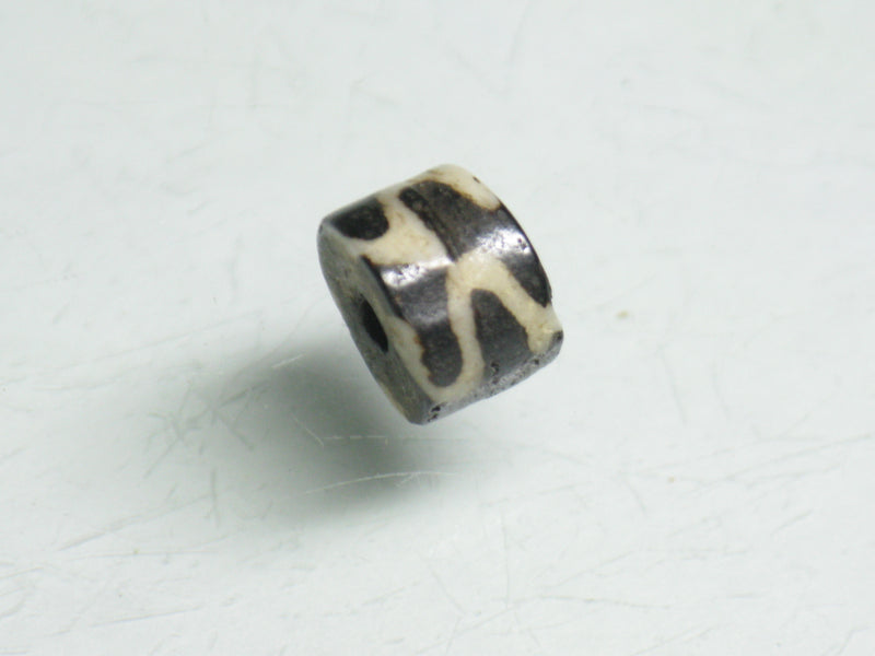 TOKO-BEADS BB115-06S Bone bead 7.5mm BB115-06S ボーンビーズ 7.5mm Asian bead & African bead  Handmade,Lampeork,bead,asia,india,ethnic,parts,accessory,beads とんぼ玉,ビーズ,トンボ玉,アジア,インド,エスニック,手作り,パーツ,アクセサリー