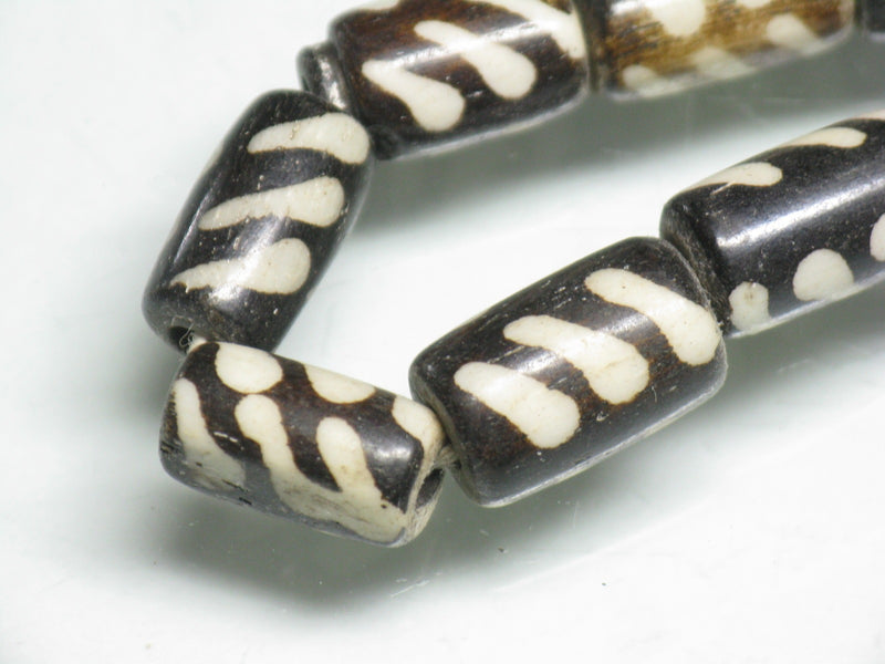 TOKO-BEADS BB119-02N Batik Bone bead 6~7mm BB119-02N ボーンビーズ（連） 6~7mm Asian bead & African bead  Handmade,Lampeork,bead,asia,india,ethnic,parts,accessory,beads とんぼ玉,ビーズ,トンボ玉,アジア,インド,エスニック,手作り,パーツ,アクセサリー