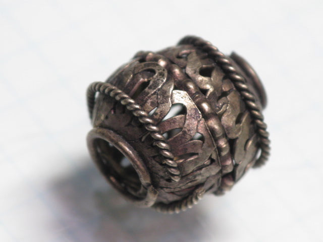 TOKO-BEADS BM020-02 Metal bead 15mm BM020-02 メタルビーズ（イエメン） 15mm Asian bead & African bead  Handmade,Lampeork,bead,asia,india,ethnic,parts,accessory,beads とんぼ玉,ビーズ,トンボ玉,アジア,インド,エスニック,手作り,パーツ,アクセサリー