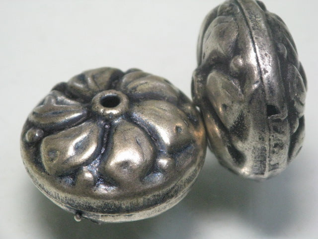 TOKO-BEADS BM101-04 Metal bead (2pcs) 26mm BM101-04 メタルビーズ（2個セット） 26mm Asian bead & African bead  Handmade,Lampeork,bead,asia,india,ethnic,parts,accessory,beads とんぼ玉,ビーズ,トンボ玉,アジア,インド,エスニック,手作り,パーツ,アクセサリー