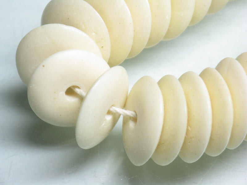 TOKO-BEADS CB004P Bone bead 14mm CB004P ボーンビーズ（115g 約140個） 14mm Asian bead & African bead  Handmade,Lampeork,bead,asia,india,ethnic,parts,accessory,beads とんぼ玉,ビーズ,トンボ玉,アジア,インド,エスニック,手作り,パーツ,アクセサリー