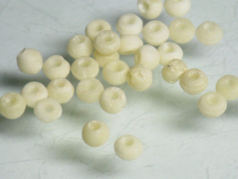 TOKO-BEADS CB110 Bone bead 4mm CB110 ボーンビーズ 4mm Asian bead & African bead  Handmade,Lampeork,bead,asia,india,ethnic,parts,accessory,beads とんぼ玉,ビーズ,トンボ玉,アジア,インド,エスニック,手作り,パーツ,アクセサリー