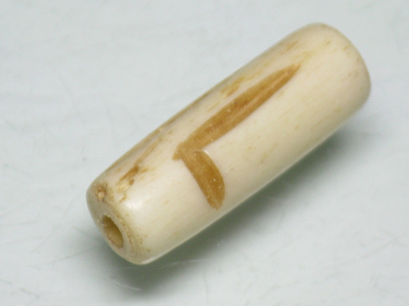 TOKO-BEADS CB134-12 Bone bead (Alphabet  L） 8~9mm CB134-12 ボーンビーズ（アルファベット L） 8~9mm Asian bead & African bead  Handmade,Lampeork,bead,asia,india,ethnic,parts,accessory,beads とんぼ玉,ビーズ,トンボ玉,アジア,インド,エスニック,手作り,パーツ,アクセサリー