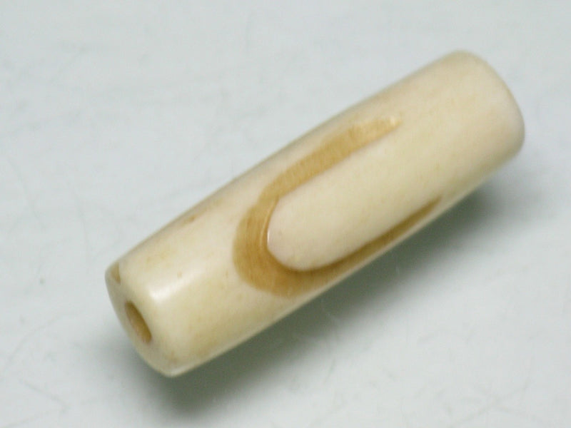 TOKO-BEADS CB134-21 Bone bead (Alphabet  U） 8~9mm CB134-21 ボーンビーズ（アルファベット U） 8~9mm Asian bead & African bead  Handmade,Lampeork,bead,asia,india,ethnic,parts,accessory,beads とんぼ玉,ビーズ,トンボ玉,アジア,インド,エスニック,手作り,パーツ,アクセサリー