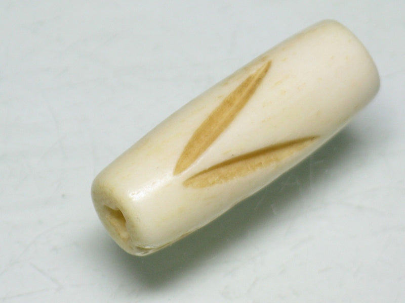 TOKO-BEADS CB134-22 Bone bead (Alphabet  V） 8~9mm CB134-22 ボーンビーズ（アルファベット V） 8~9mm Asian bead & African bead  Handmade,Lampeork,bead,asia,india,ethnic,parts,accessory,beads とんぼ玉,ビーズ,トンボ玉,アジア,インド,エスニック,手作り,パーツ,アクセサリー