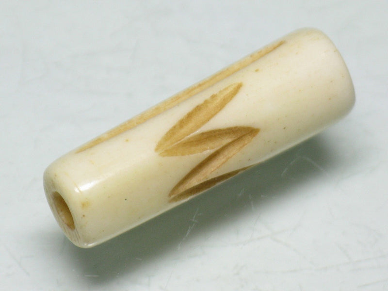 TOKO-BEADS CB134-23 Bone bead (Alphabet  W） 8~9mm CB134-23 ボーンビーズ（アルファベット W） 8~9mm Asian bead & African bead  Handmade,Lampeork,bead,asia,india,ethnic,parts,accessory,beads とんぼ玉,ビーズ,トンボ玉,アジア,インド,エスニック,手作り,パーツ,アクセサリー