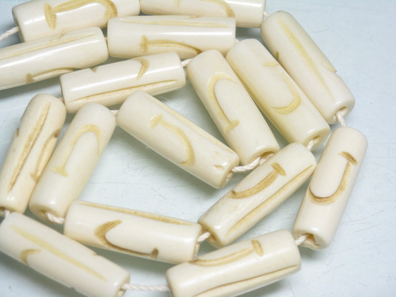 TOKO-BEADS CB134-10N Bone bead (Alphabet  J)(Strand) 8~9mm CB134-10N ボーンビーズ（アルファベット J)(連) 8~9mm Asian bead & African bead  Handmade,Lampeork,bead,asia,india,ethnic,parts,accessory,beads とんぼ玉,ビーズ,トンボ玉,アジア,インド,エスニック,手作り,パーツ,アクセサリー