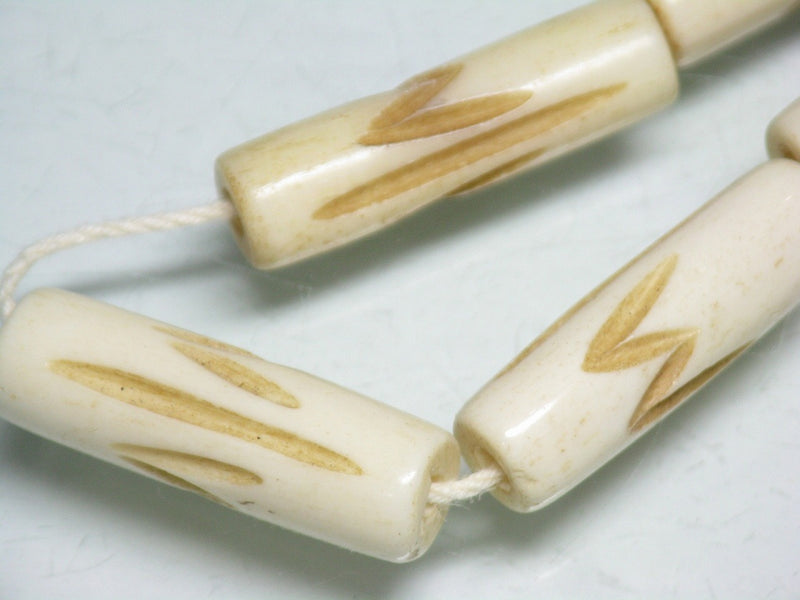 TOKO-BEADS CB134-13N Bone bead (Alphabet  M)(Strand) 8~9mm CB134-13N ボーンビーズ（アルファベット M)(連) 8~9mm Asian bead & African bead  Handmade,Lampeork,bead,asia,india,ethnic,parts,accessory,beads とんぼ玉,ビーズ,トンボ玉,アジア,インド,エスニック,手作り,パーツ,アクセサリー