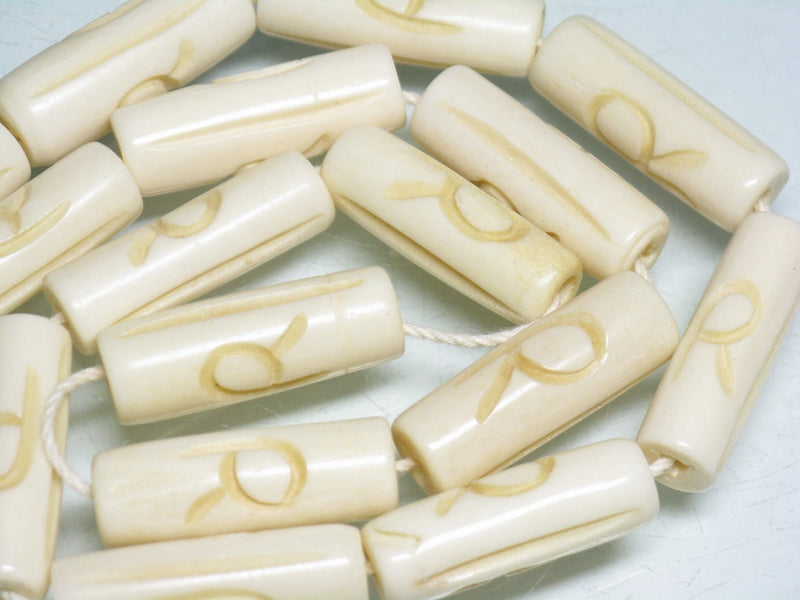TOKO-BEADS CB134-18N Bone bead (Alphabet  R)(Strand) 8~9mm CB134-18N ボーンビーズ（アルファベット R)(連) 8~9mm Asian bead & African bead  Handmade,Lampeork,bead,asia,india,ethnic,parts,accessory,beads とんぼ玉,ビーズ,トンボ玉,アジア,インド,エスニック,手作り,パーツ,アクセサリー
