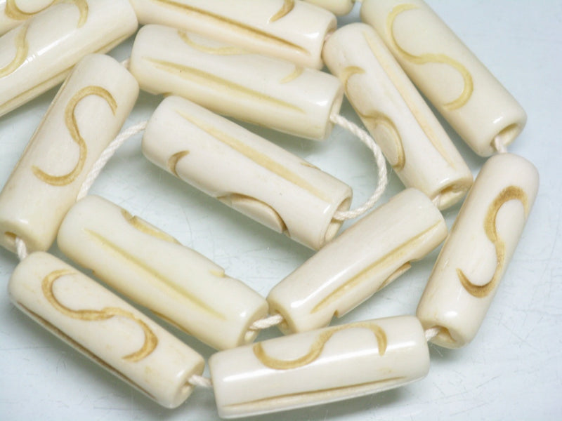 TOKO-BEADS CB134-19N Bone bead (Alphabet  S)(Strand) 8~9mm CB134-19N ボーンビーズ（アルファベット S)(連) 8~9mm Asian bead & African bead  Handmade,Lampeork,bead,asia,india,ethnic,parts,accessory,beads とんぼ玉,ビーズ,トンボ玉,アジア,インド,エスニック,手作り,パーツ,アクセサリー