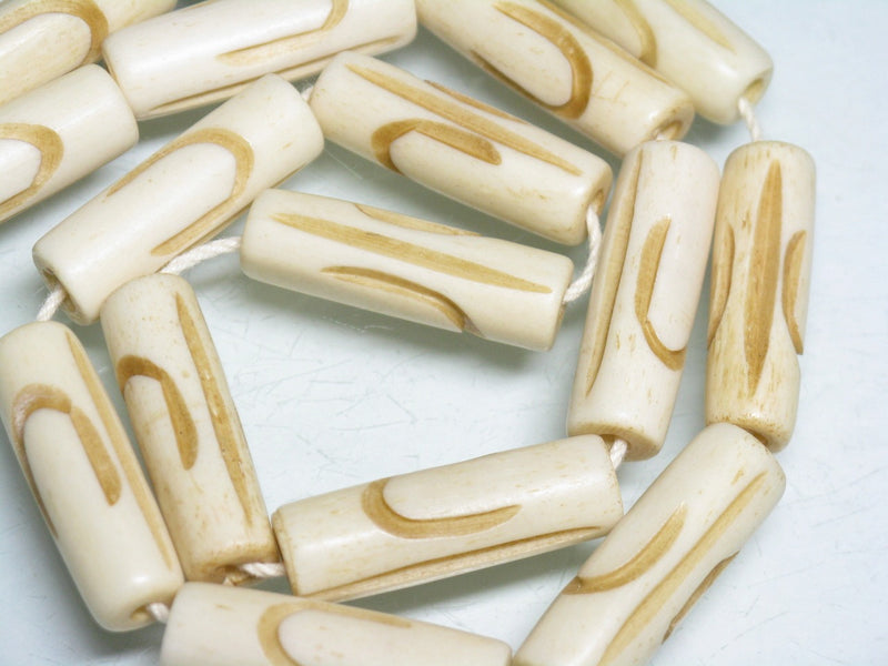 TOKO-BEADS CB134-21N Bone bead (Alphabet  U)(Strand) 8~9mm CB134-21N ボーンビーズ（アルファベット U)(連) 8~9mm Asian bead & African bead  Handmade,Lampeork,bead,asia,india,ethnic,parts,accessory,beads とんぼ玉,ビーズ,トンボ玉,アジア,インド,エスニック,手作り,パーツ,アクセサリー