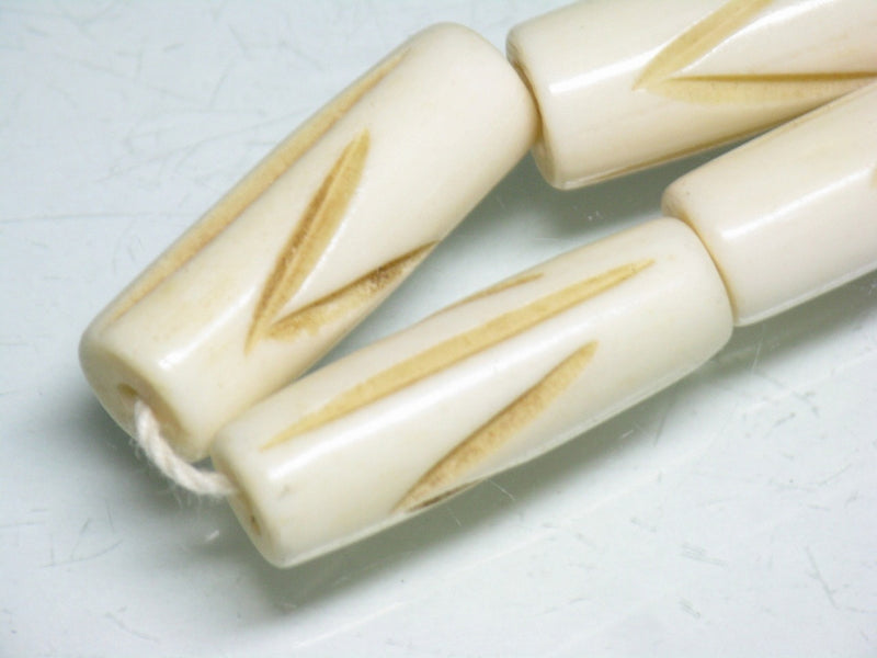 TOKO-BEADS CB134-22N Bone bead (Alphabet  V)(Strand) 8~9mm CB134-22N ボーンビーズ（アルファベット V)(連) 8~9mm Asian bead & African bead  Handmade,Lampeork,bead,asia,india,ethnic,parts,accessory,beads とんぼ玉,ビーズ,トンボ玉,アジア,インド,エスニック,手作り,パーツ,アクセサリー