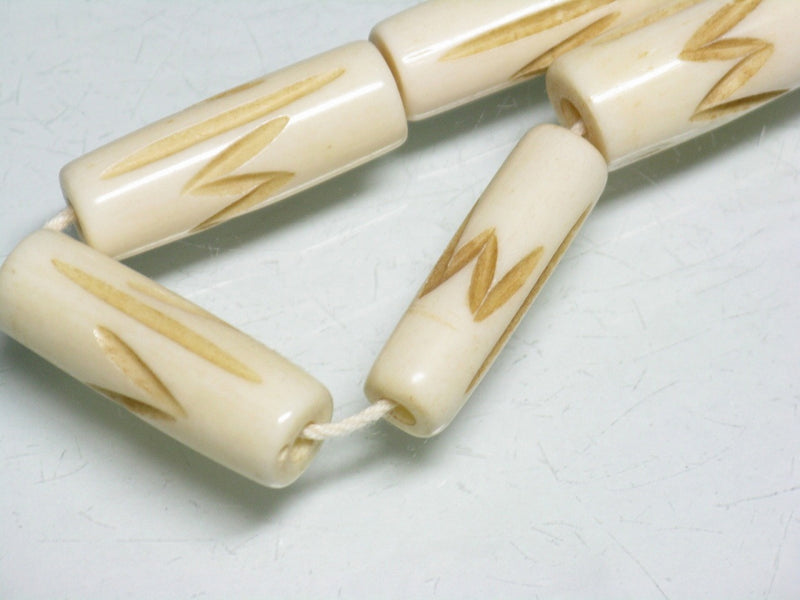 TOKO-BEADS CB134-23N Bone bead (Alphabet  W)(Strand) 8~9mm CB134-23N ボーンビーズ（アルファベット W)(連) 8~9mm Asian bead & African bead  Handmade,Lampeork,bead,asia,india,ethnic,parts,accessory,beads とんぼ玉,ビーズ,トンボ玉,アジア,インド,エスニック,手作り,パーツ,アクセサリー
