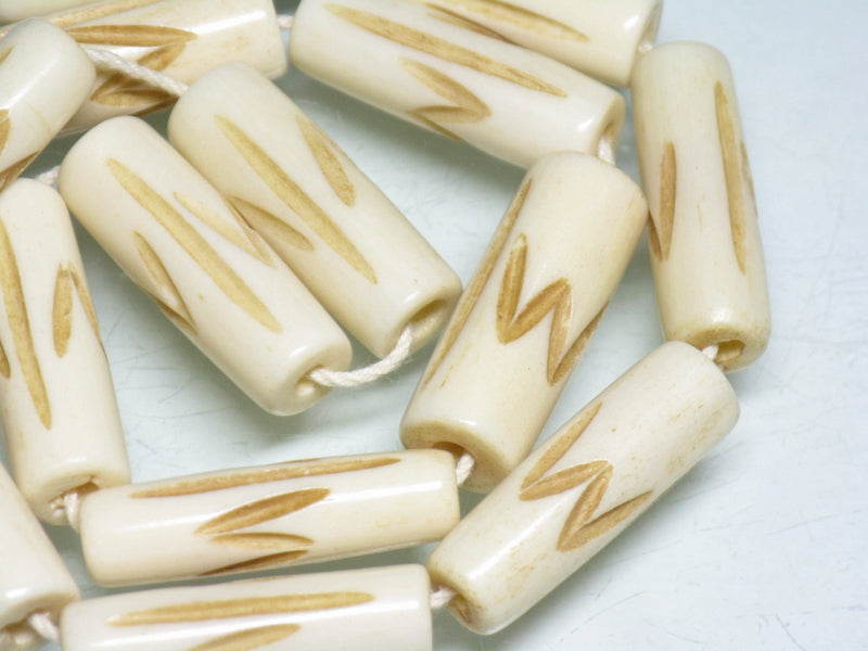 TOKO-BEADS CB134-23N Bone bead (Alphabet  W)(Strand) 8~9mm CB134-23N ボーンビーズ（アルファベット W)(連) 8~9mm Asian bead & African bead  Handmade,Lampeork,bead,asia,india,ethnic,parts,accessory,beads とんぼ玉,ビーズ,トンボ玉,アジア,インド,エスニック,手作り,パーツ,アクセサリー