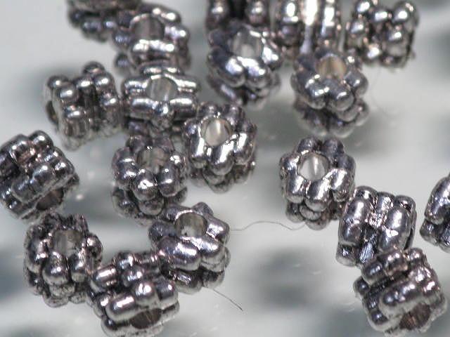 TOKO-BEADS CM131P Metal bead (50pcs) 4mm CM131P メタルビーズ（50個パック） 4mm Asian bead & African bead  Handmade,Lampeork,bead,asia,india,ethnic,parts,accessory,beads とんぼ玉,ビーズ,トンボ玉,アジア,インド,エスニック,手作り,パーツ,アクセサリー