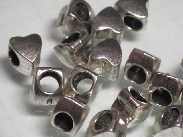 TOKO-BEADS CM225-15P Metal bead (50pcs) 8.5mm CM225-15P メタルビーズ（50個パック） 8.5mm Asian bead & African bead  Handmade,Lampeork,bead,asia,india,ethnic,parts,accessory,beads とんぼ玉,ビーズ,トンボ玉,アジア,インド,エスニック,手作り,パーツ,アクセサリー
