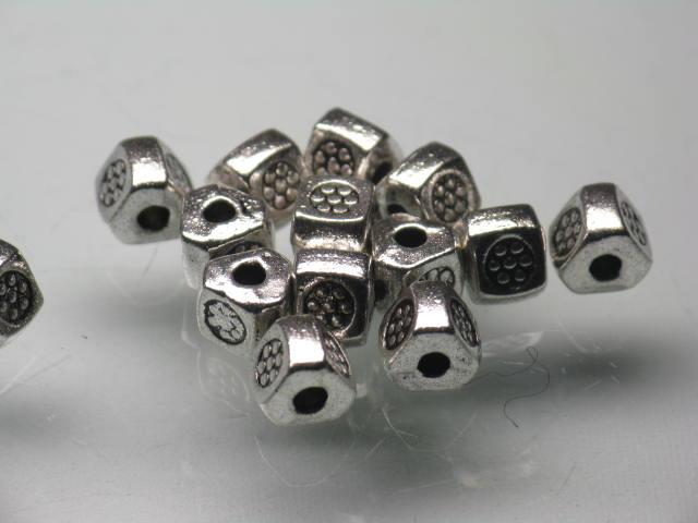 TOKO-BEADS CM225-86P Metal bead (50pcs) 4.5mm CM225-86P メタルビーズ（50個パック） 4.5mm Asian bead & African bead  Handmade,Lampeork,bead,asia,india,ethnic,parts,accessory,beads とんぼ玉,ビーズ,トンボ玉,アジア,インド,エスニック,手作り,パーツ,アクセサリー
