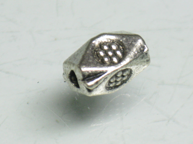 TOKO-BEADS CM226-40S Metal bead 4mm CM226-40S メタルビーズ 4mm Asian bead & African bead  Handmade,Lampeork,bead,asia,india,ethnic,parts,accessory,beads とんぼ玉,ビーズ,トンボ玉,アジア,インド,エスニック,手作り,パーツ,アクセサリー
